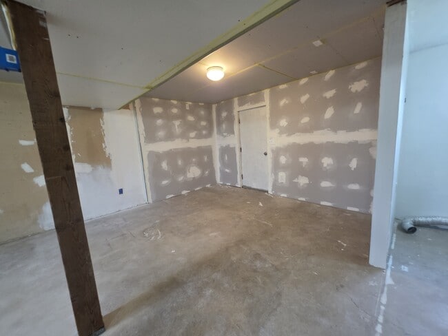 Building Photo - 360 Belaire Cir