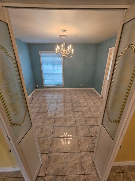 Dining Room - 618 Land O Lakes Dr