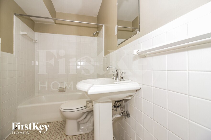 Building Photo - 1307 S White Station Rd