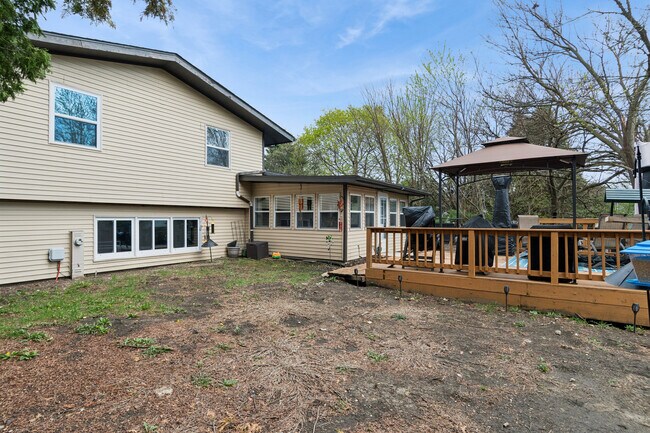 Building Photo - 407 Greenfield Rd