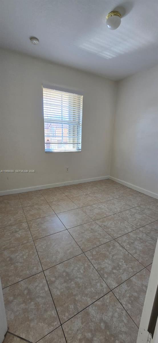 Building Photo - 1480 NE 33rd Ave