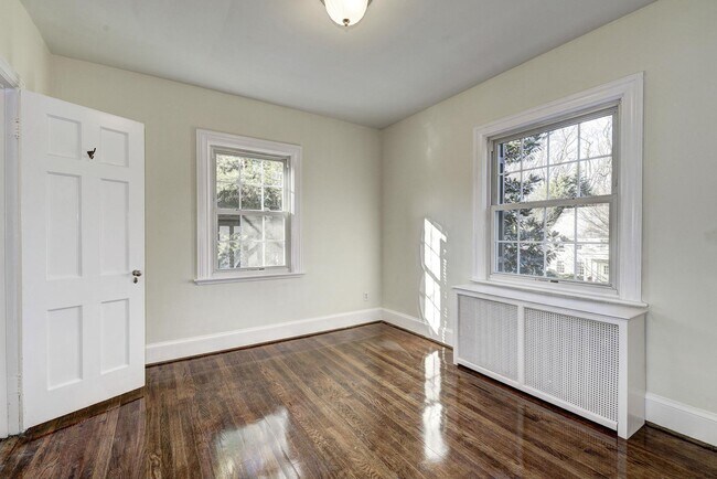 Building Photo - 4910 Hillbrook Ln NW