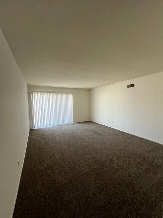 2 bed 2 bath 1 car garage in the Heart of 18381 Patterson Ln