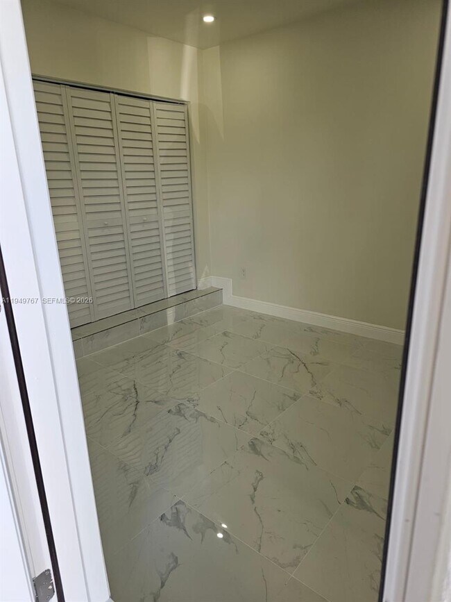 Building Photo - 6140 SW 156th Ct