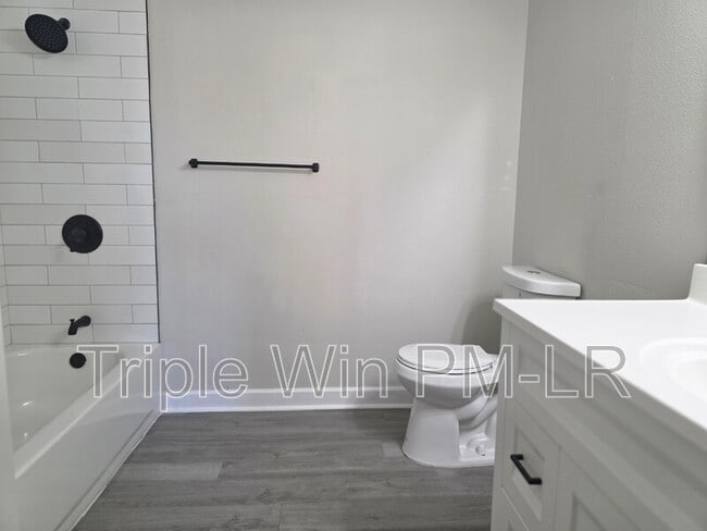 Building Photo - 1613 Moon Rd