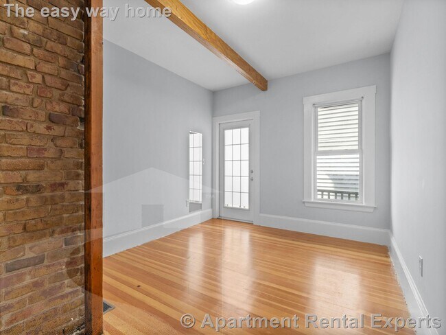 Building Photo - 98 Elm St