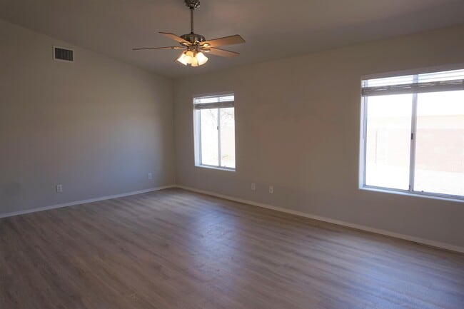 Building Photo - 1388 Skyline Ave