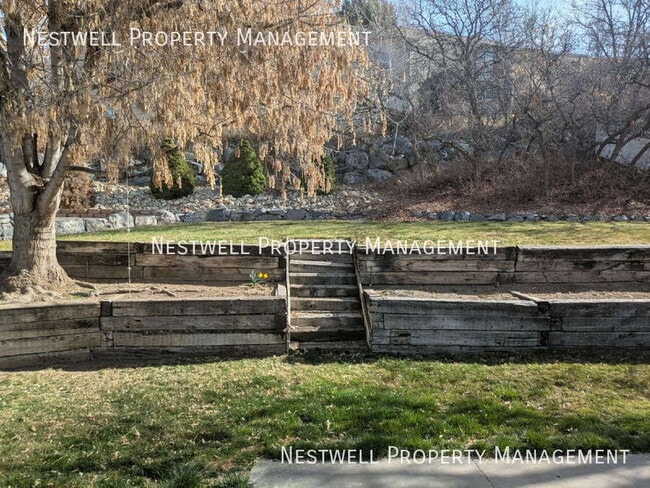 Building Photo - 1715 E Cherokee Dr