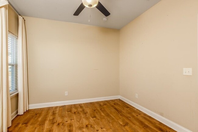 Building Photo - 1208 Ficus Dr