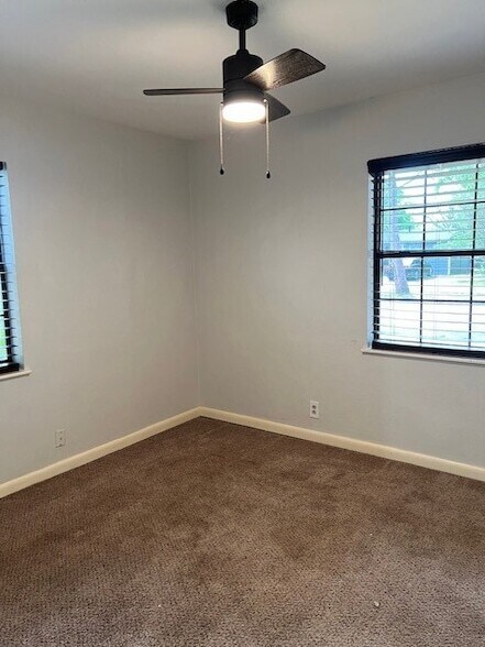 Building Photo - 909 Sunnyvale Dr