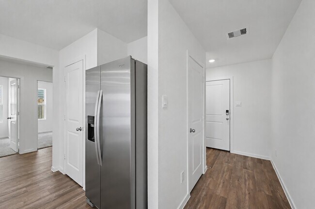Building Photo - 40839 Hawthorne Glades St