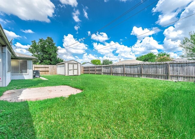 Building Photo - 8434 Quailcrest Dr