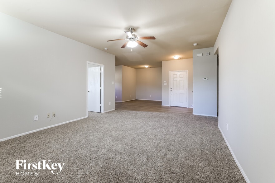 Building Photo - 7909 Big Oak Dr