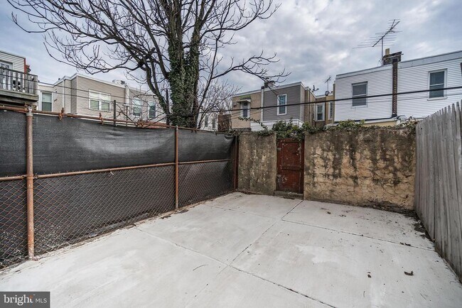 Building Photo - 2265 E Clearfield St