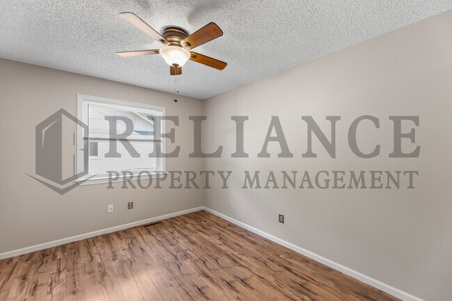 Building Photo - 1111 E Redwood Rd