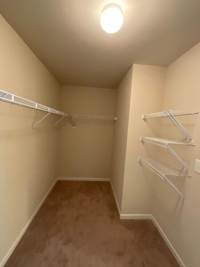 Building Photo - 4701 Southwind Rd