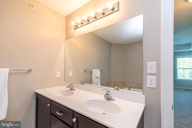 Building Photo - 3216 Brookside Dr