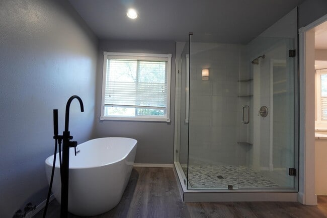 Building Photo - 2747 E Migratory Dr