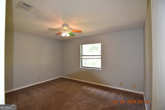 Building Photo - 145 Woodhaven Dr