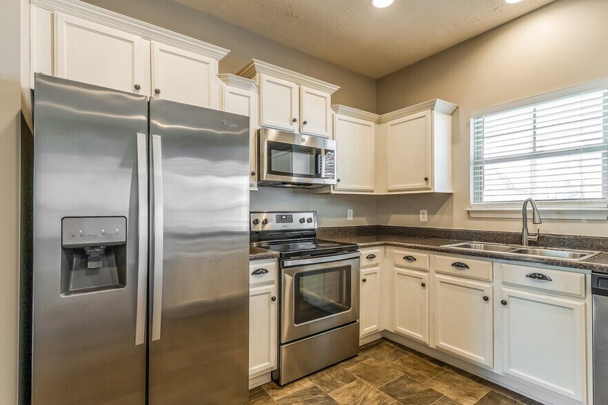 Building Photo - 1728 Bellamy Ln