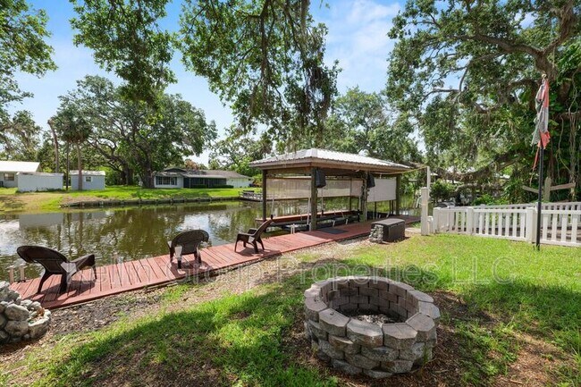 Building Photo - 9934 Peninsular Dr