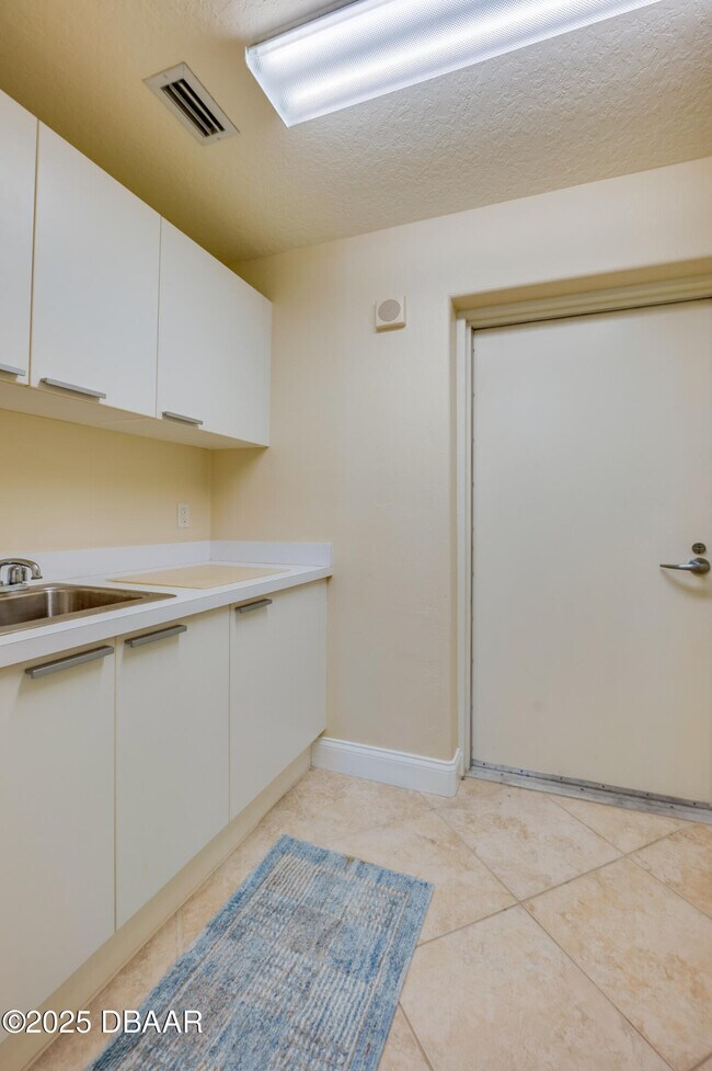 Building Photo - 3245 S Atlantic Ave