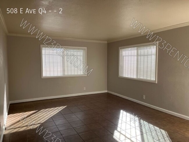 Building Photo - 2BD/ 1BTH Apartment East Palmdale