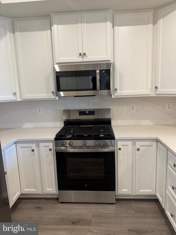 Building Photo - 8144 Foxwood Dr