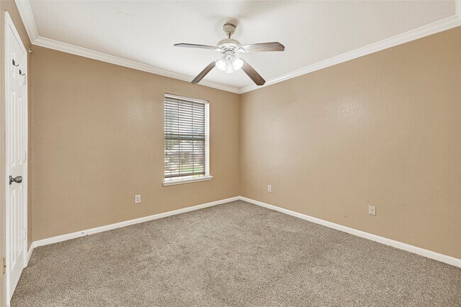 Building Photo - 15230 Weeping Cedar Ln