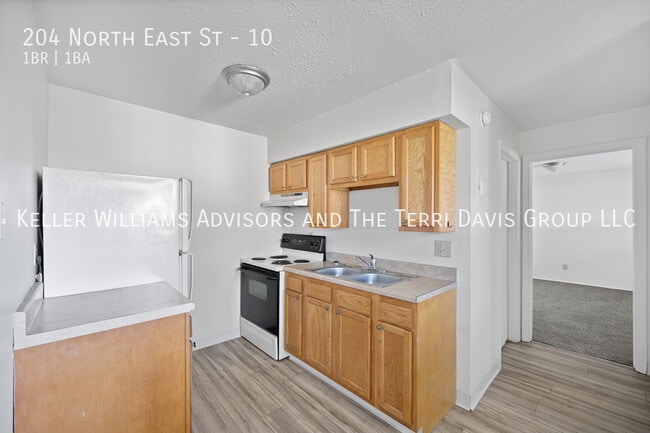 Building Photo - 204 N East St