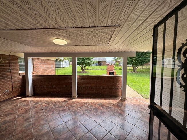 Building Photo - Fantastic Brick House