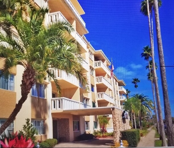 Shore Crest Condo - 1200 N Shore Dr NE