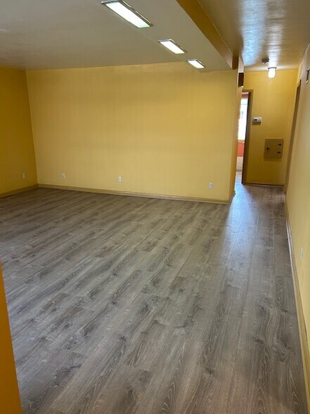 Building Photo - 4075 N 85th St