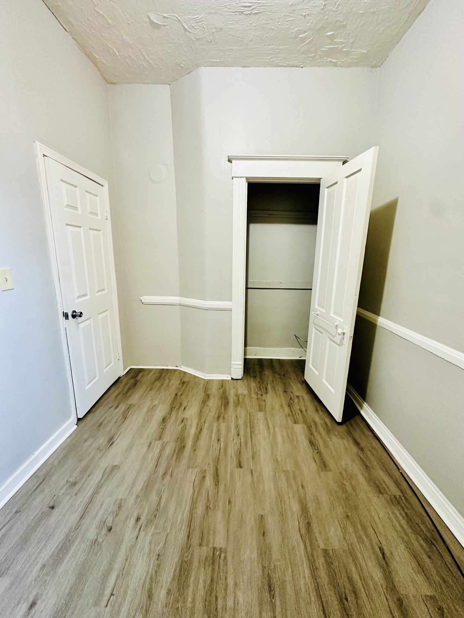 Building Photo - 2823 Garfield Ave