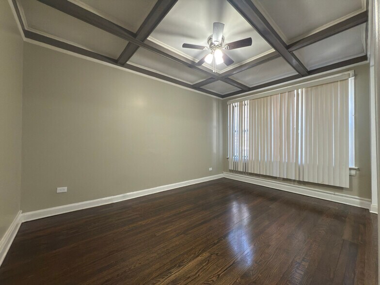 Building Photo - 4617 S Calumet Ave