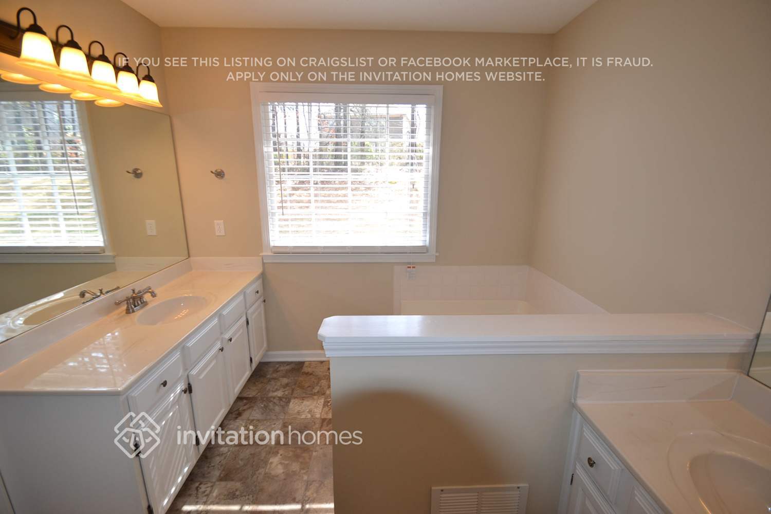 Building Photo - 3061 Lakecrest Dr