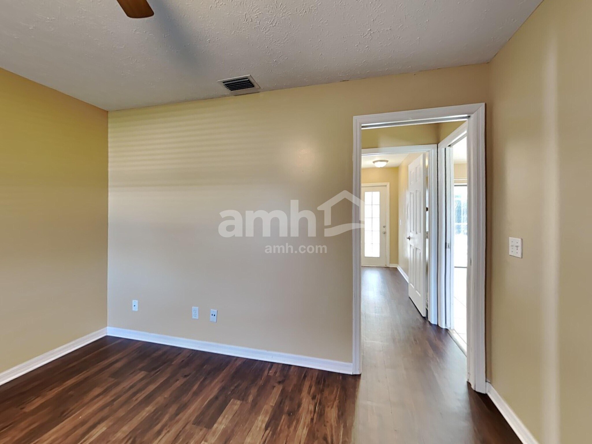 Building Photo - 1501 SE Mariana Rd