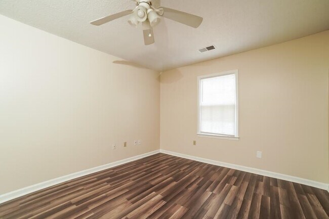 Building Photo - 2834 Lanthorn Dr