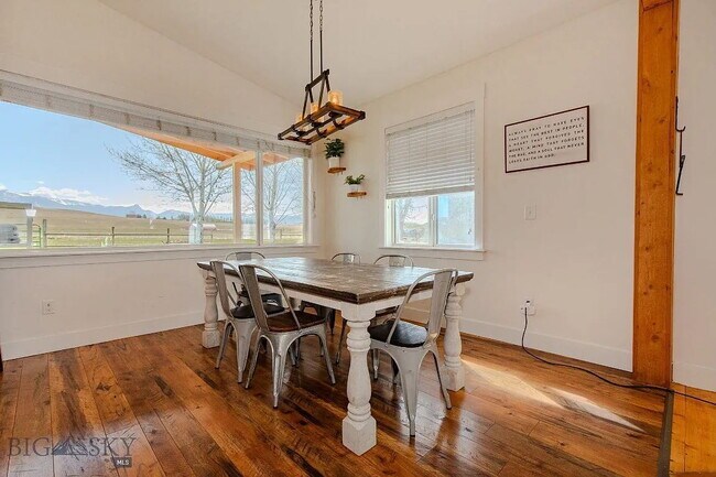 Building Photo - Incredible 5Bed, 2.5Bath home on 4 Acres with an ADU in Manhattan School District. Livestock allo...