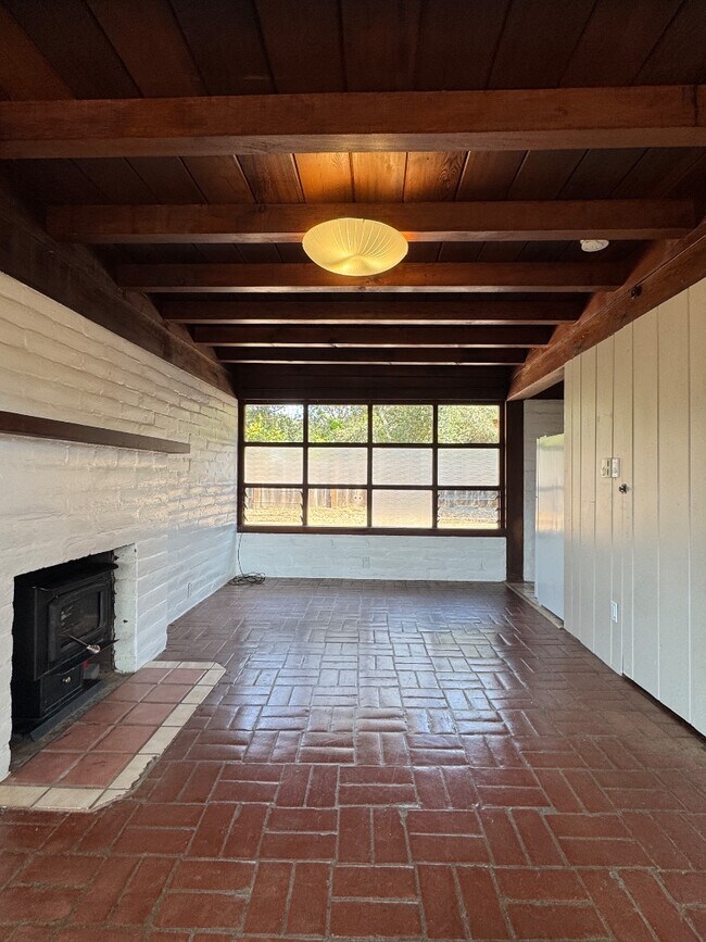 Building Photo - 72 Laureles Grade