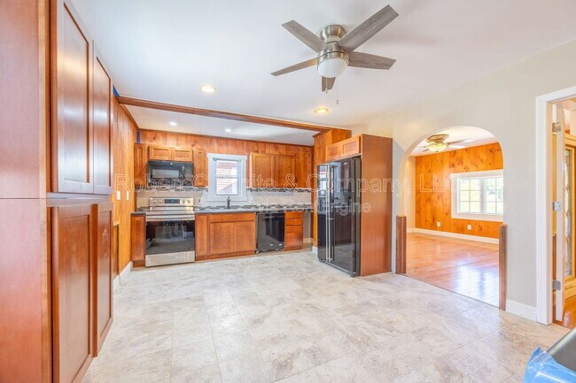 Building Photo - 77 Ashland St