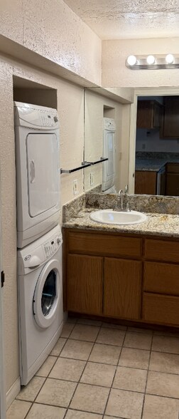 Building Photo - 13114 Polvera Ave