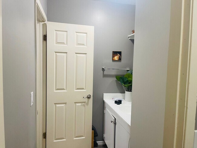 Building Photo - August Move in 8/10/25- Pre-lease Today! M...