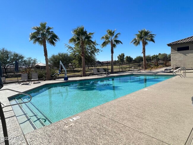 Building Photo - 746 E Doral Ave