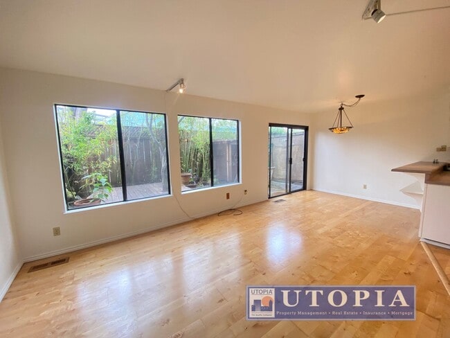 Building Photo - Charming 3 bed, 1.5 bath home in Live Oak, close to the beach and local markets