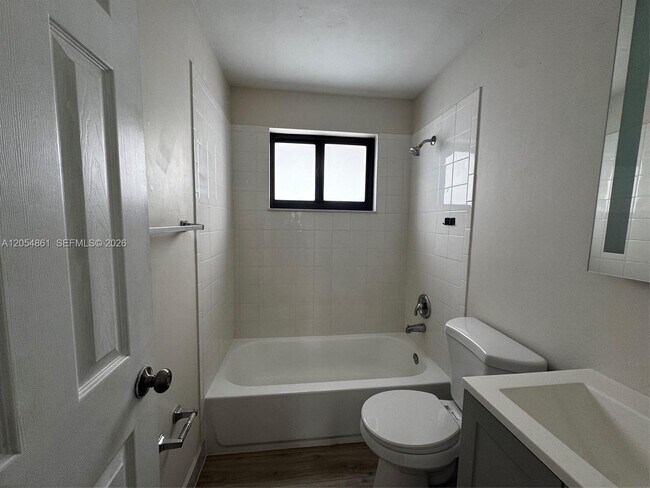 Building Photo - 1345 W 28th St