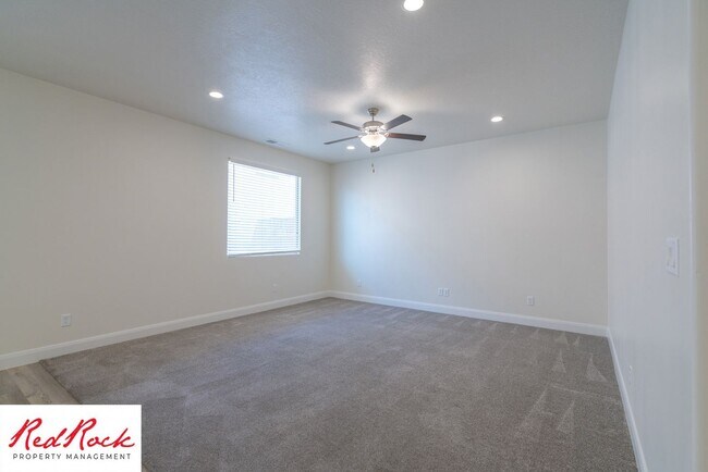 Building Photo - Modern Townhome in Desirable Hurricane Hei...