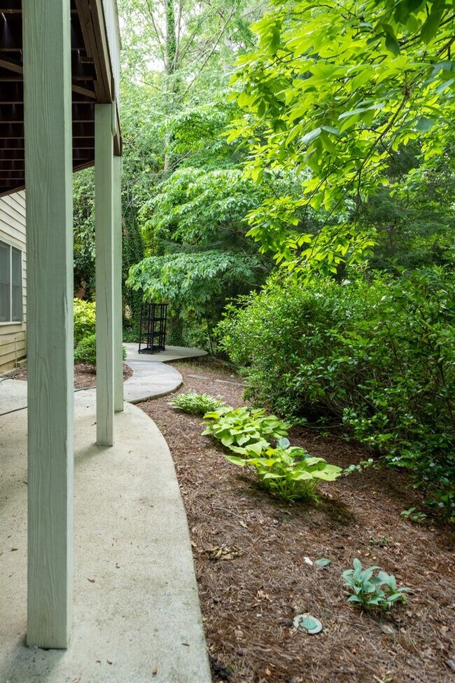 Building Photo - 4785 Waterhaven Bend
