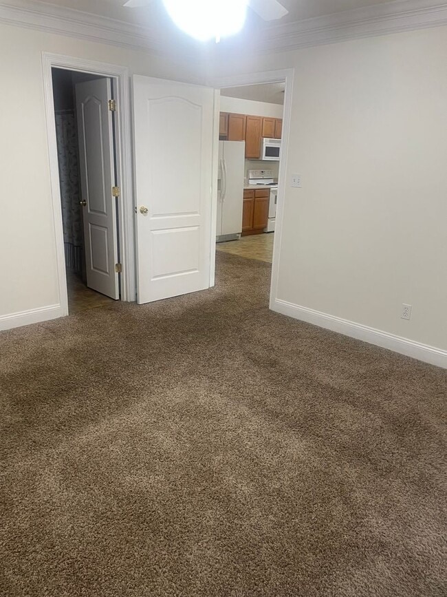 Building Photo - Knoxville 37912 - 2 bedroom, 2 bath condo ...