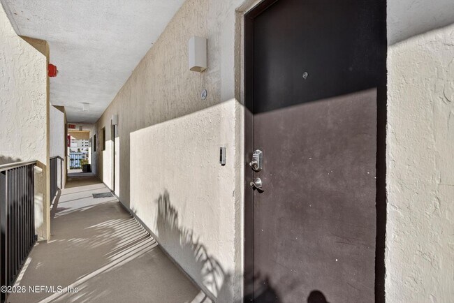 Building Photo - 601 1st St S